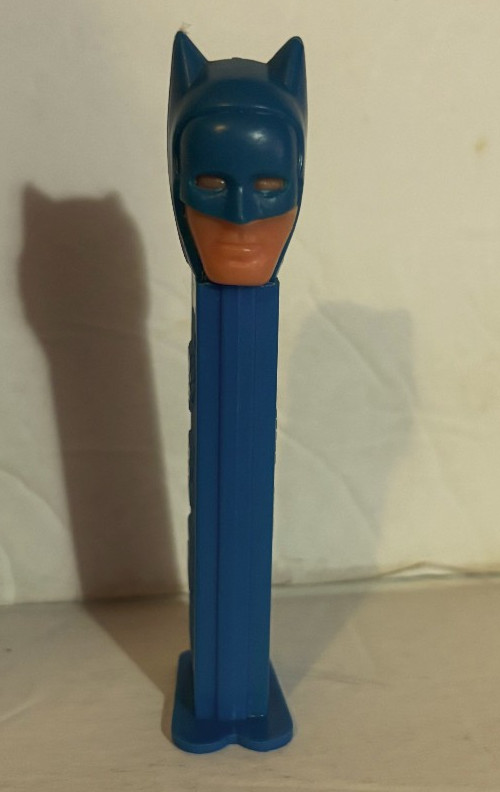 Batman DC Comics Light Blue Vintage 1985 w/ Feet Pez Dispenser Hungary 4.966.305