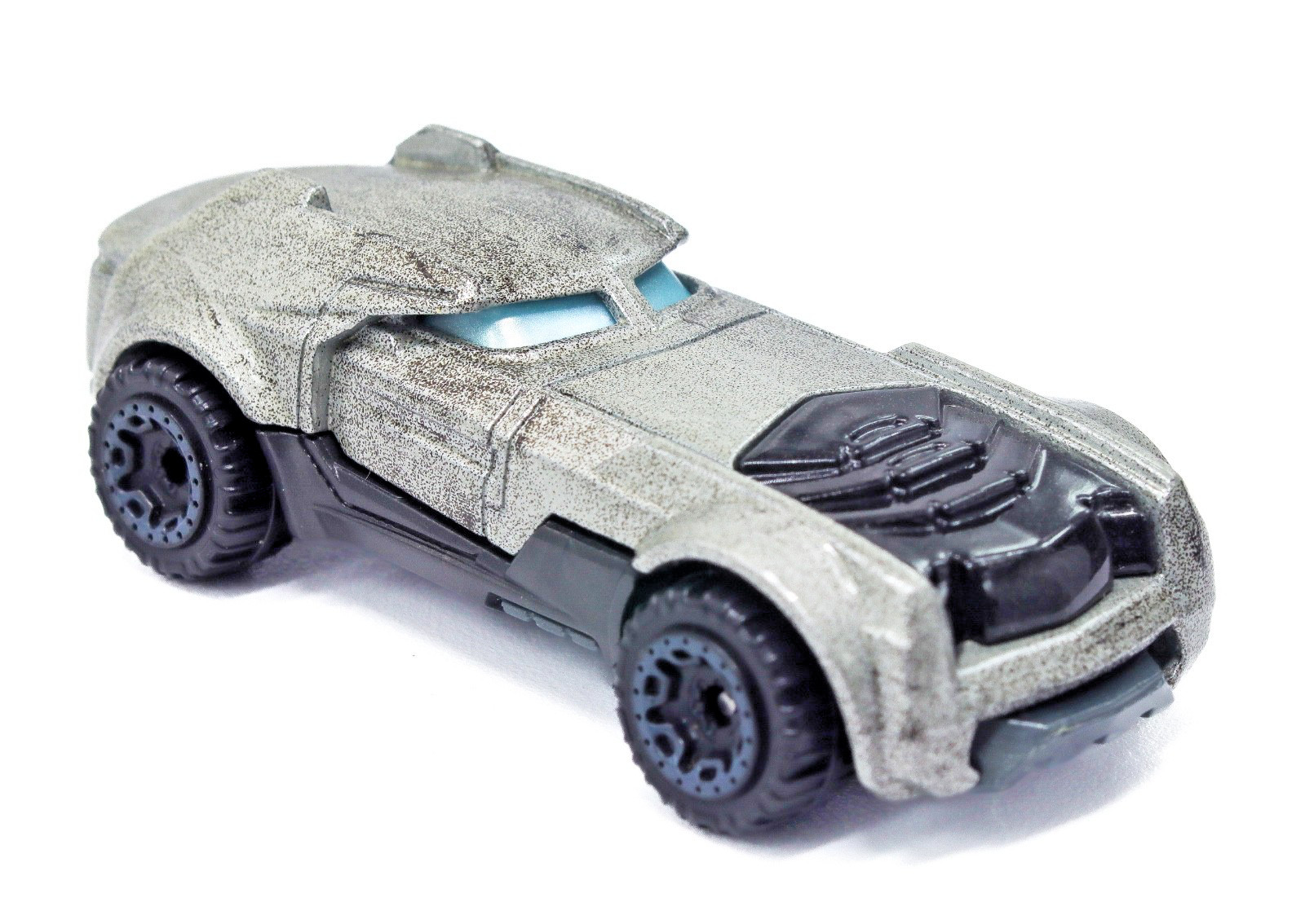 2017 Hot Wheels DC Universe ~ ARMORED BATMAN ~ 1:64 Diecast