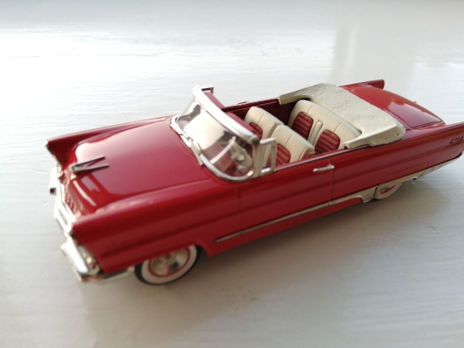 Brooklin BRK 212 1956 Lincoln Premier Convertible Huntsman Red