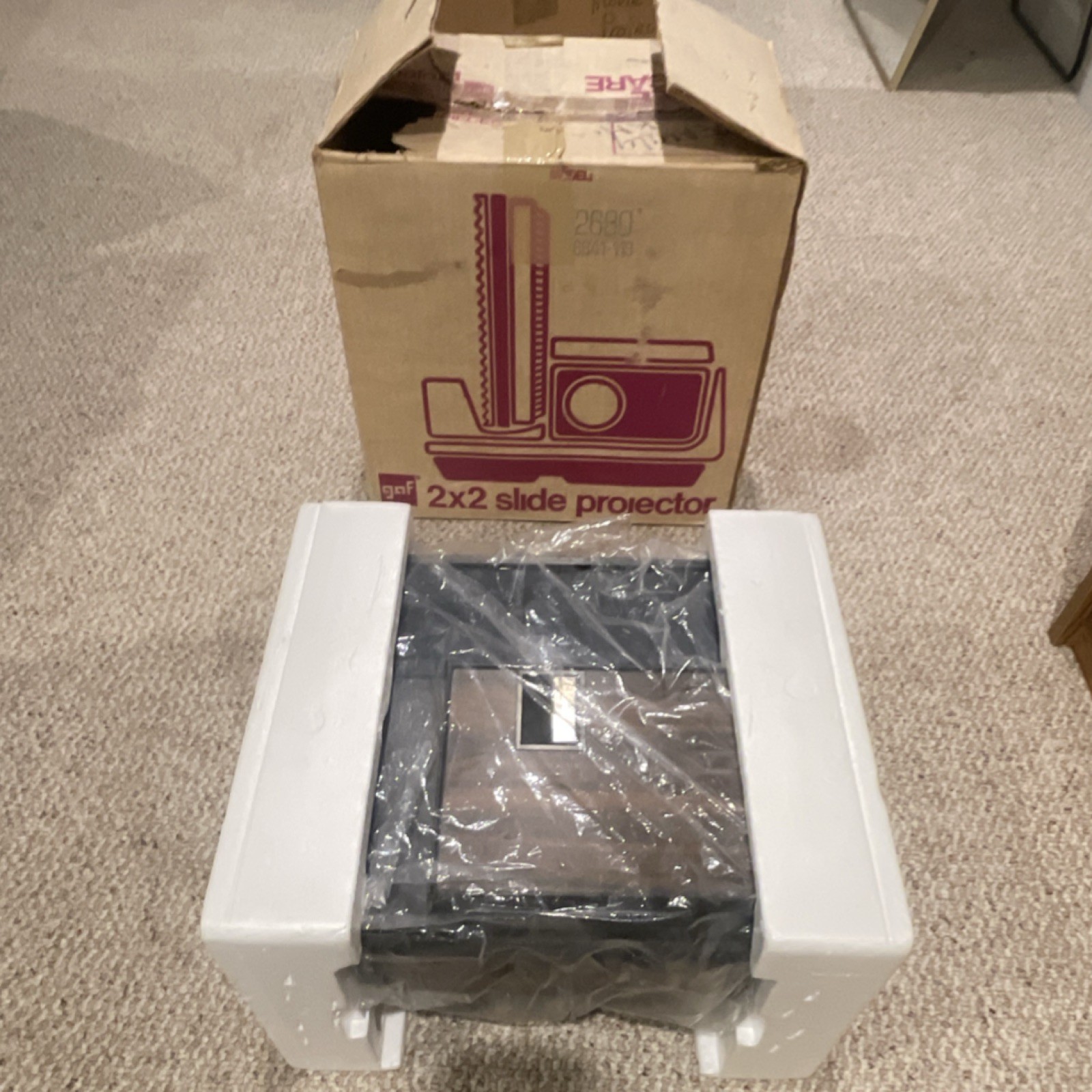 GAF 2680 2x2 Slide Projector Forward/Reverse 4 Inch Lens for 2x2 Slides