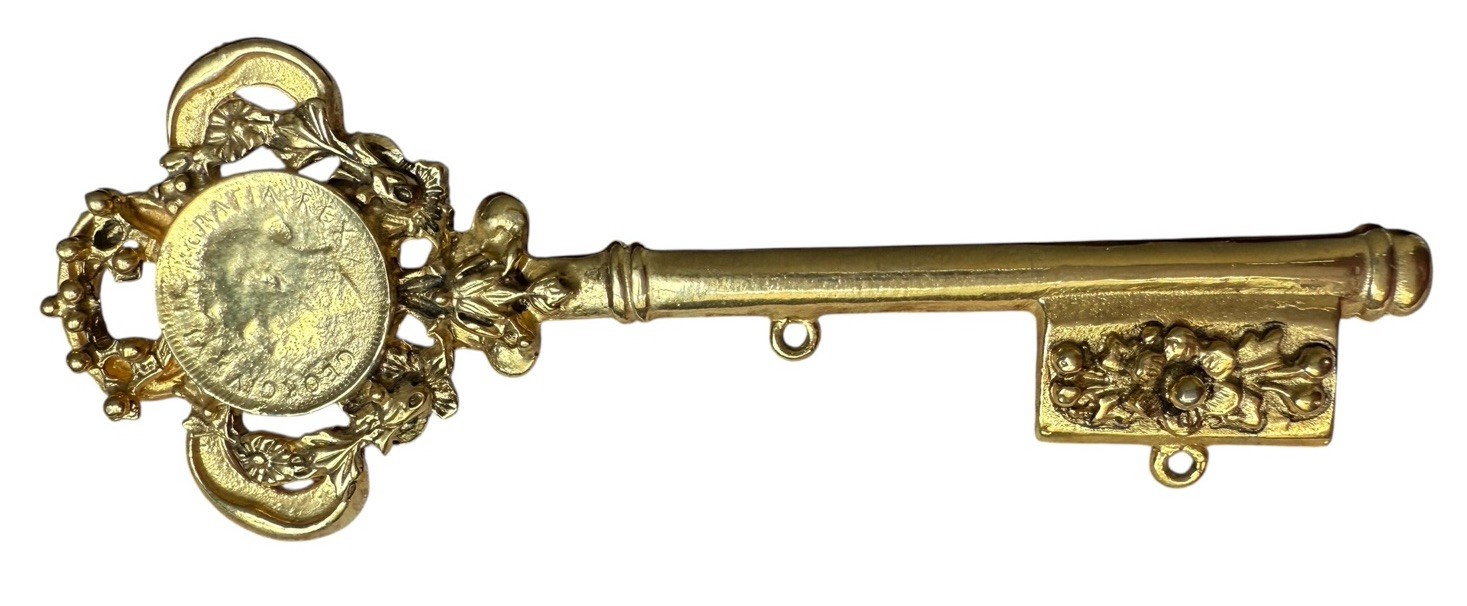 Vintage Rare Coro Corocraft Gold Tone Faux Ancient Coin Key Statement Brooch