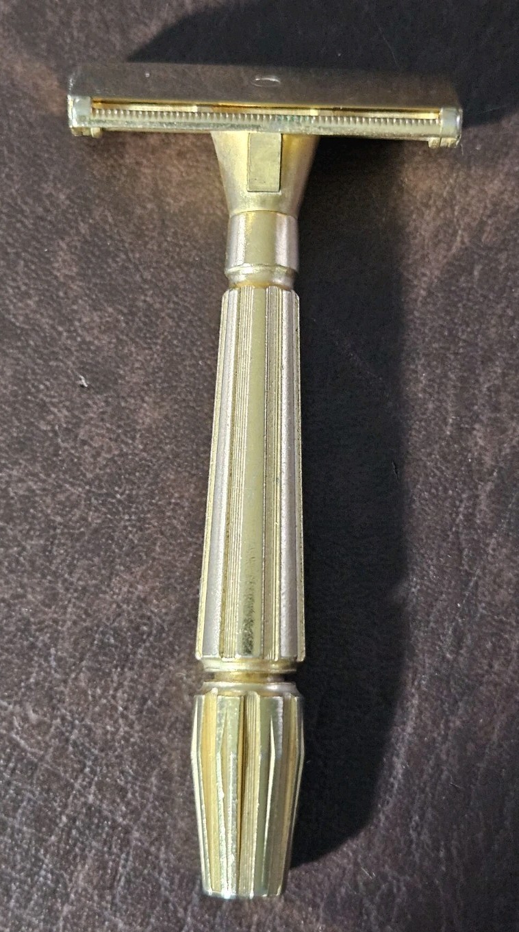Vintage GEM Micromatic Bullet Tip Single Edge Safety Razor Gold Tone Twist Open