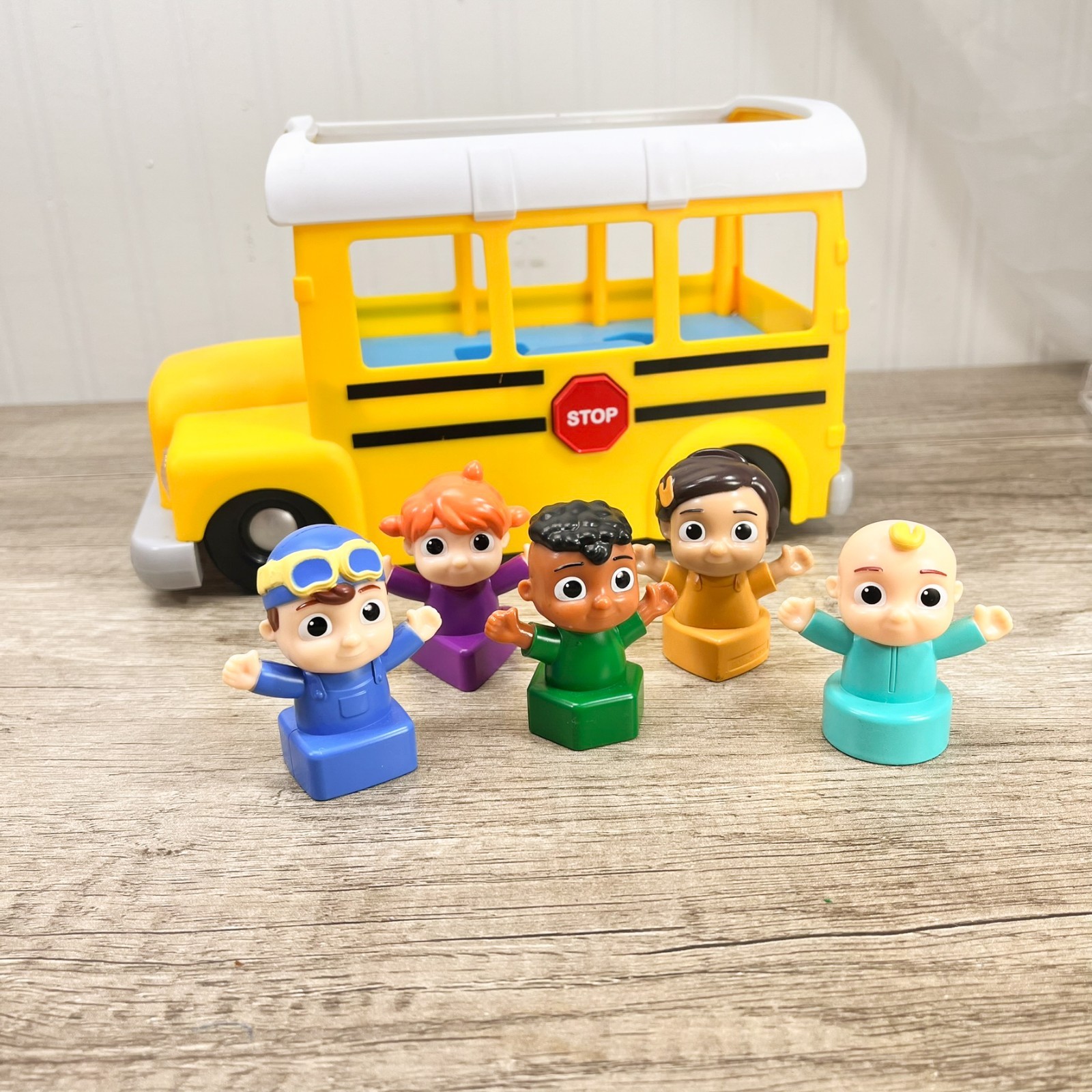 Cocomelon Sing and Dance Time School Bus Lights & Music Shapes Wheels On The Bus
