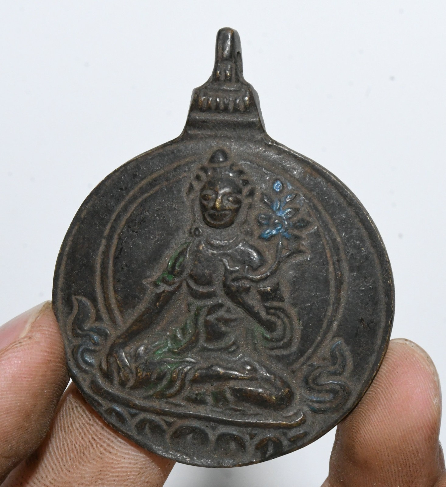 2.3"Old Tibet Bronze Carve Kwan-yin Guan Yin Boddhisattva Goddess Amulet Pendant