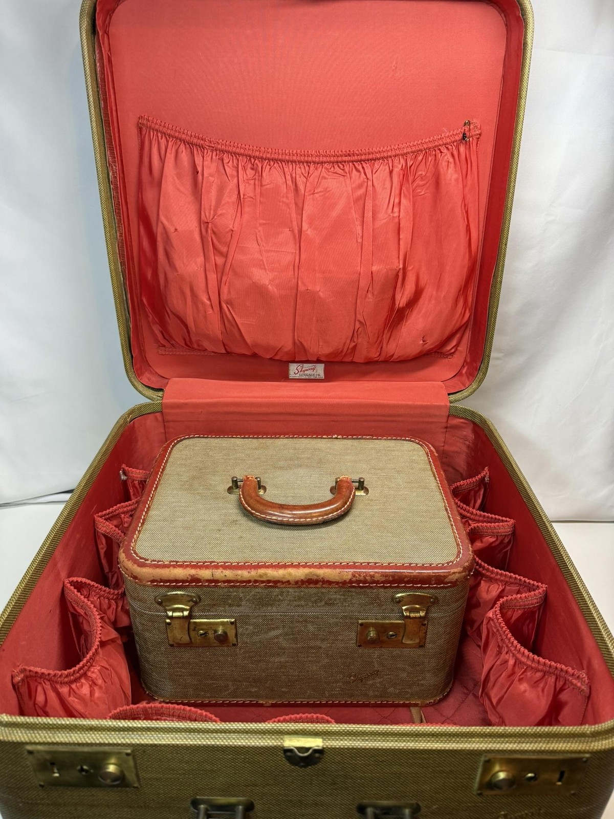Vintage Skyway Hat Shoe Luggage Suitcase Red Lining + Cosmetic Train USA Set