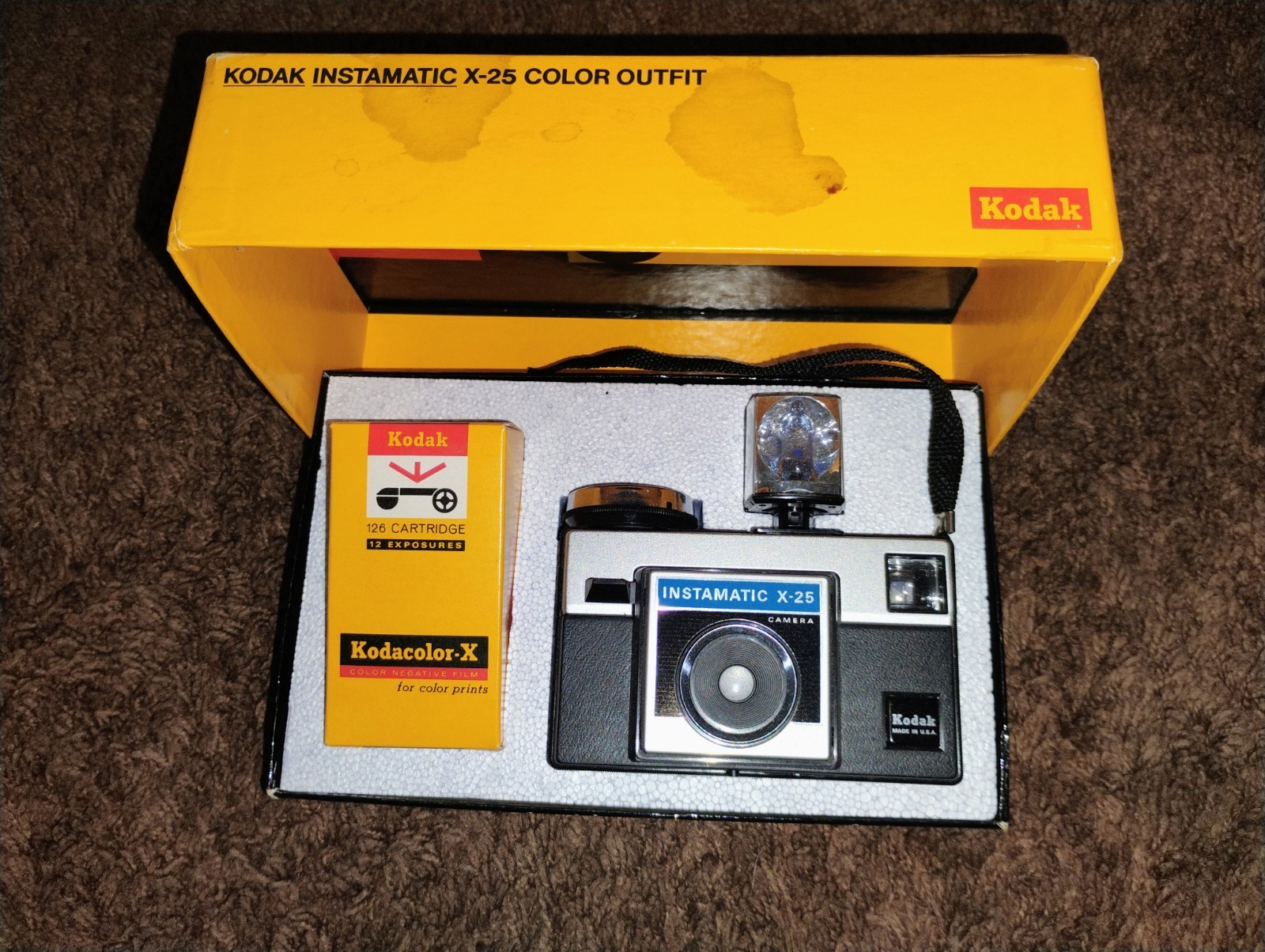 Kodak Instamatic X-25 Color Outfit Camera & Original Box