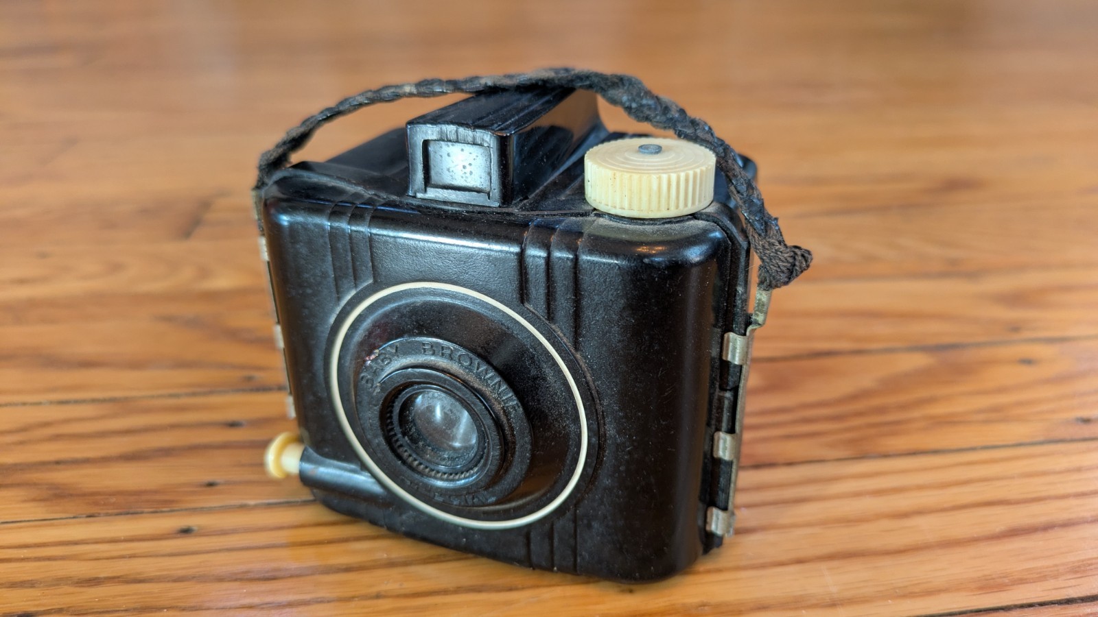 Vintage Kodak Baby Brownie Bakelite 1940s camera w/ original strap