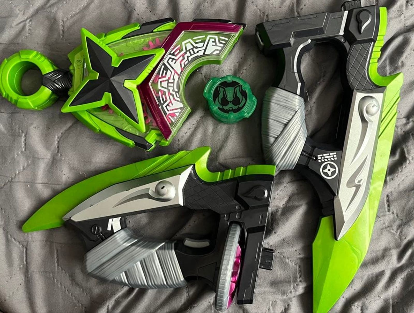 Kamen Rider Geats DX Ninja Raise Buckle & DX Ninja Dueler Set