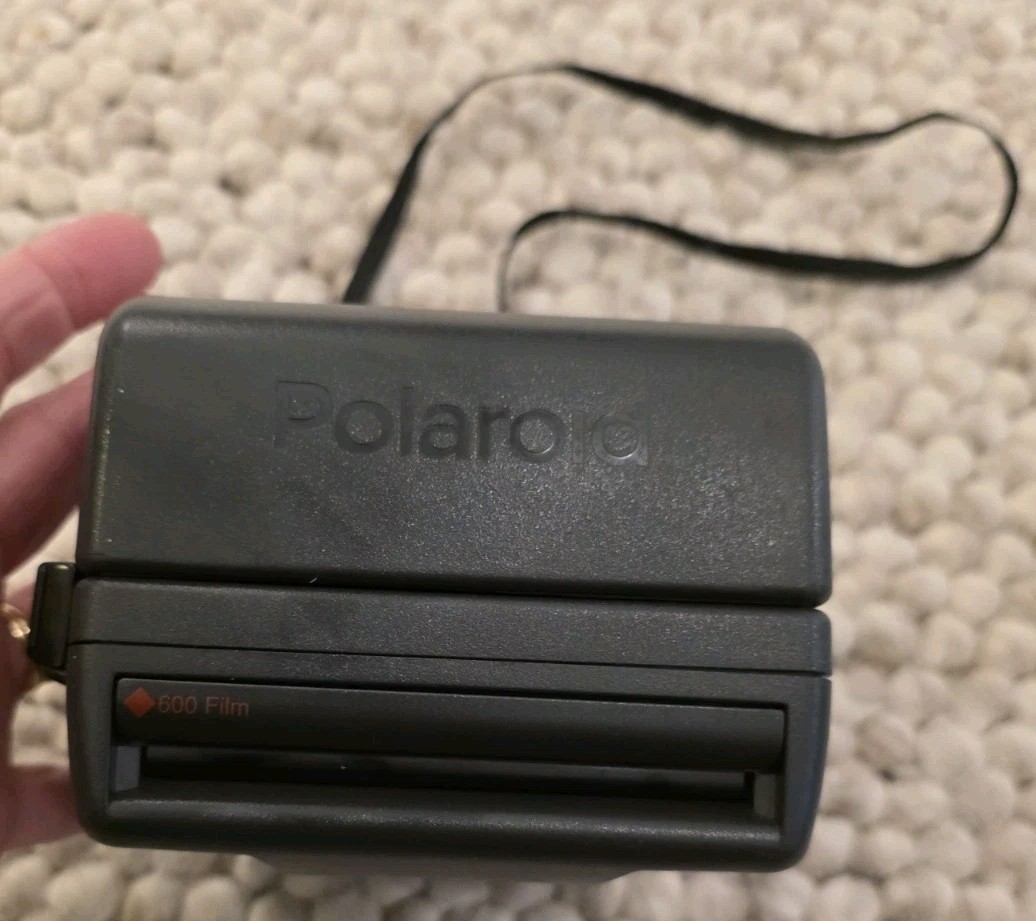 POLAROID 600 CAMERA INSTANT PICTURE