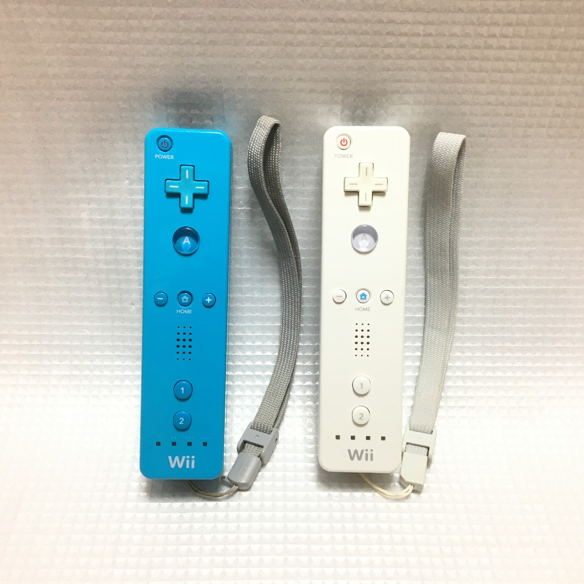 Nintendo  Wii Remote 2 piece Set Excellent Condition Tested White Blue Aoi Shiro