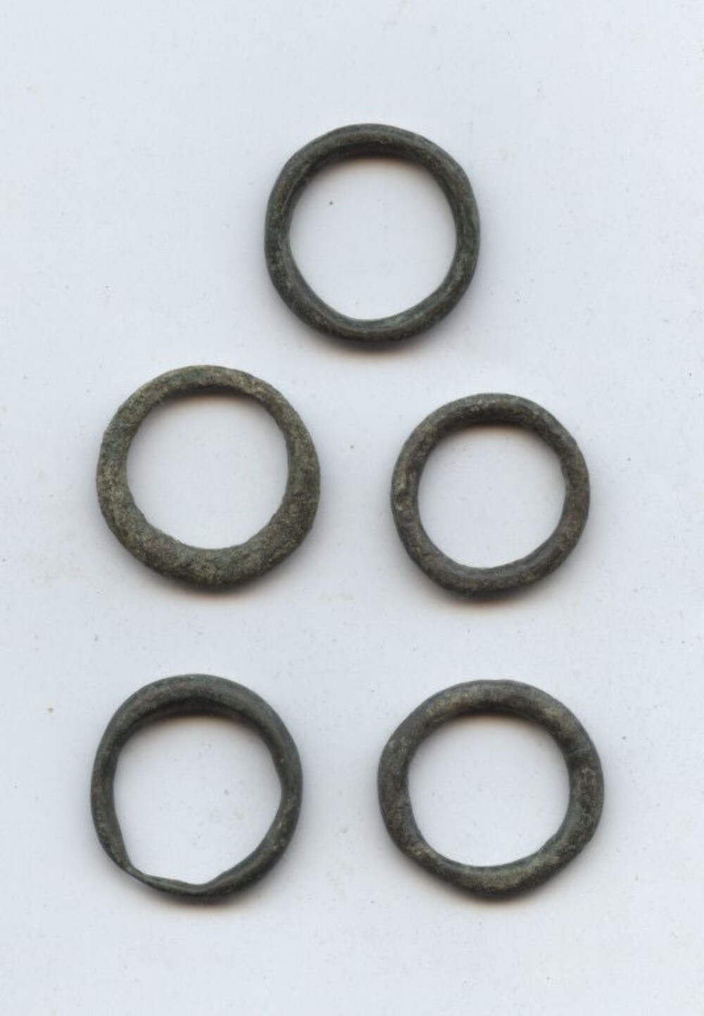 Lot of 5 ancient Celtic bronze ring money pieces from Hungary, ca.500-100 BC