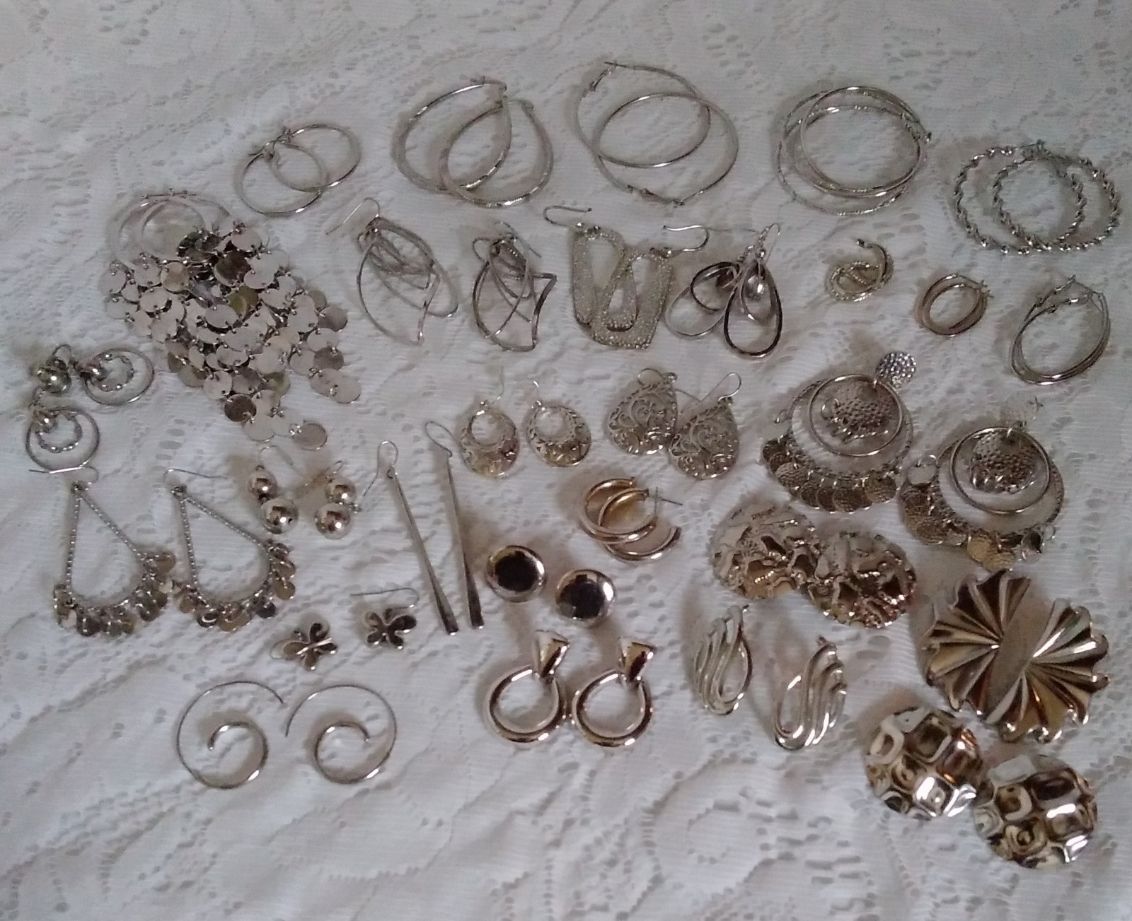 Silvertone Mixed Fashion Pierced Earrings Only 25+ Piece Jewelry Lot