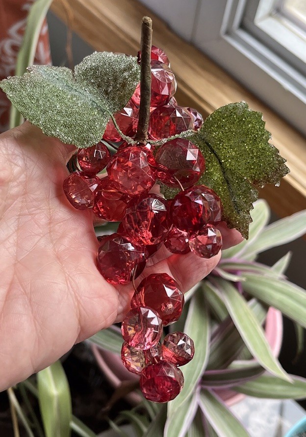 Vtg MCM GRAPE Cluster Faceted Acrylic Raspberry Shades Sugard Leaves