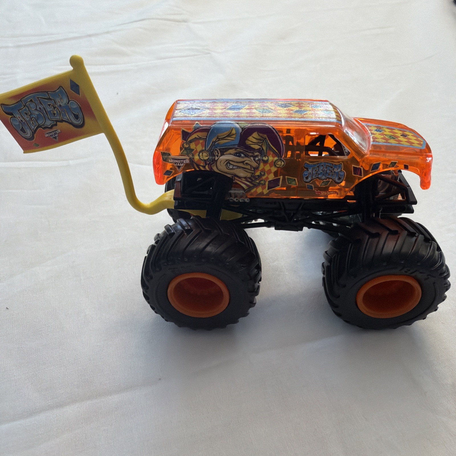 Hot Wheels Monster Truck-Minster Jam-Jester-1:64-with Flag