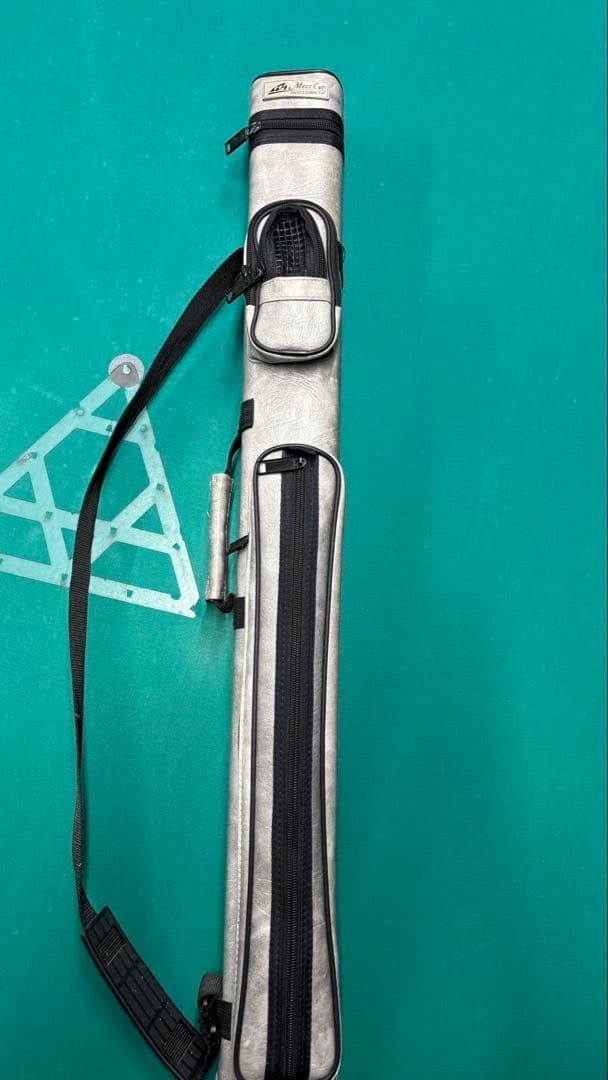 Silver Synthetic Leather Billiard Cue Case 2B3S Used, Slight Damage rr2