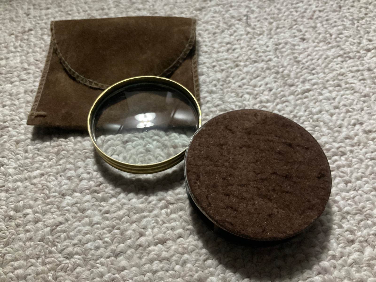 Vintage Folding Magnifying Glass Felt bottom, suede leather storage bag