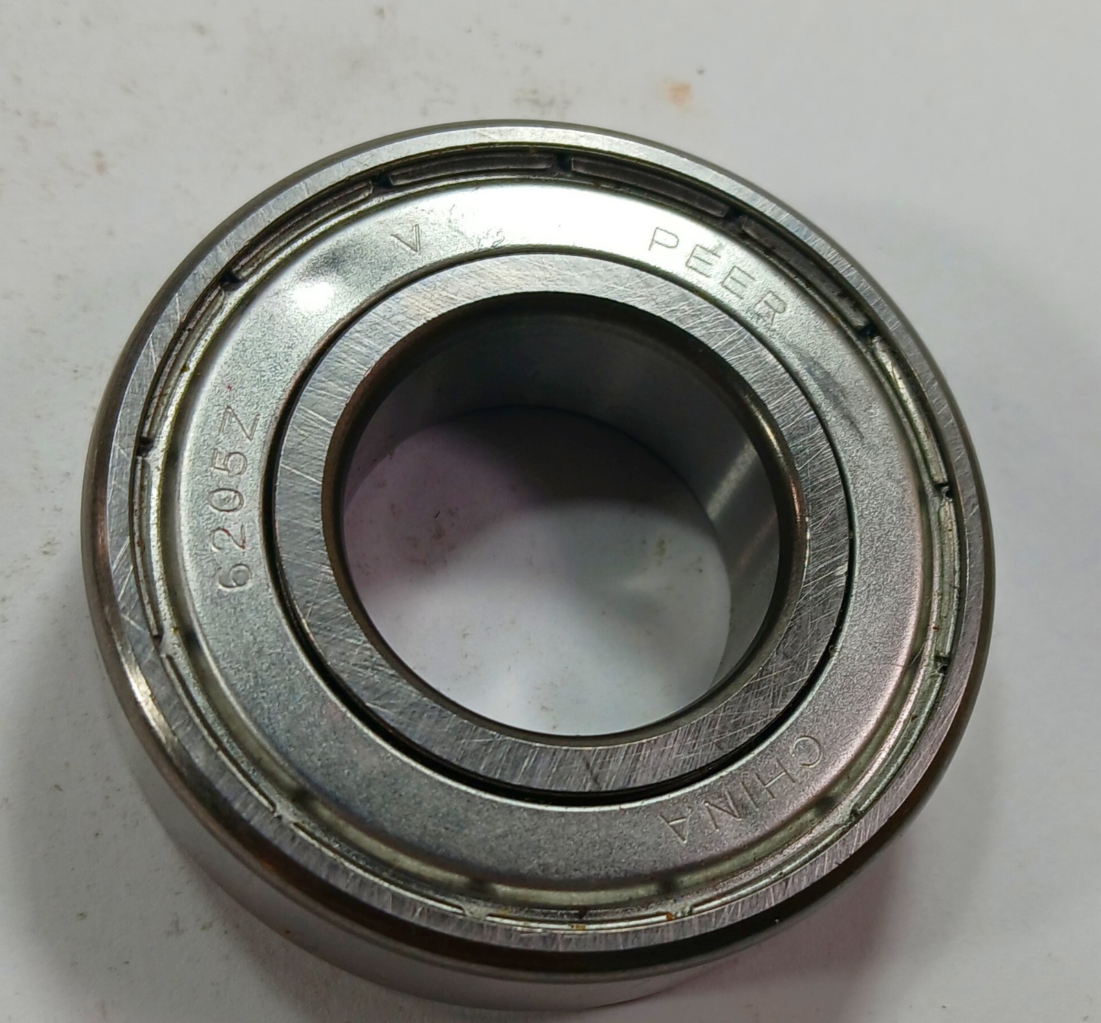 1 NEW PEER 6205Z DOUBLE SHIELDED DEEP GROOVE BALL BEARING NNB ***MAKE OFFER***