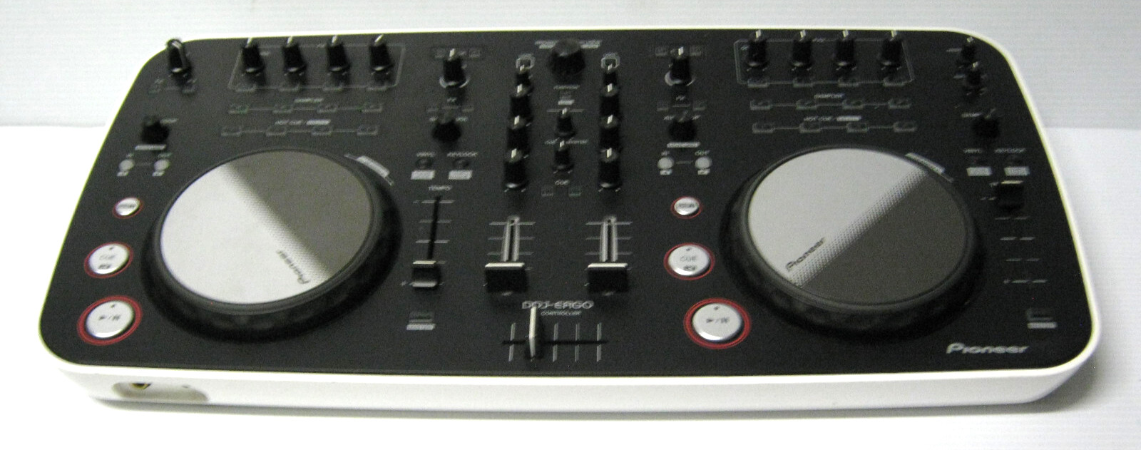 Pioneer DDJ-ERGO-V - Digital DJ Controller - 2-Channel DJ Mixer