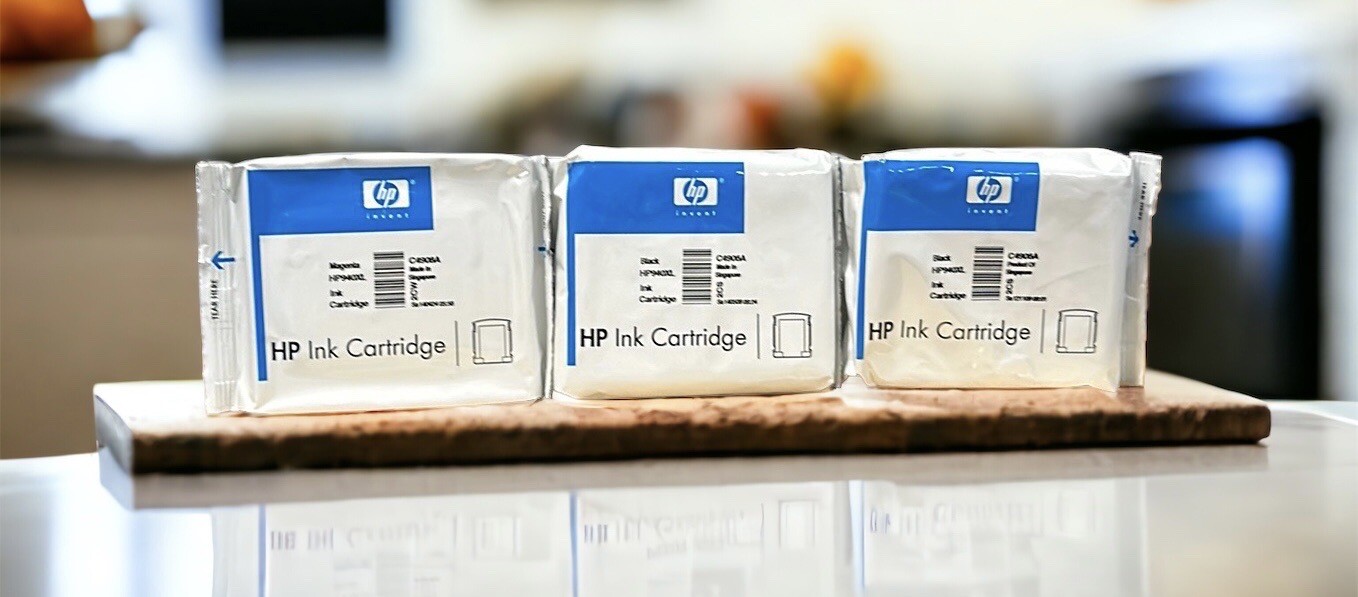 New Genuine HP 940XL Black Ink Cartridge InkJet x 2 and HP 940XL Magenta x 1