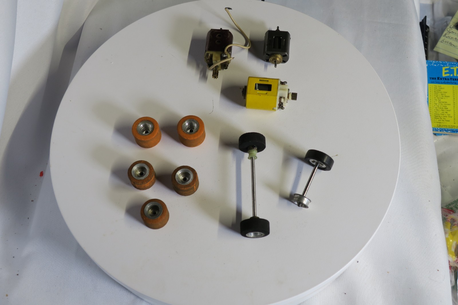 1960's Slot Car 8 Tires - 2 Axles - 3 Motors - Untested - 1/32?