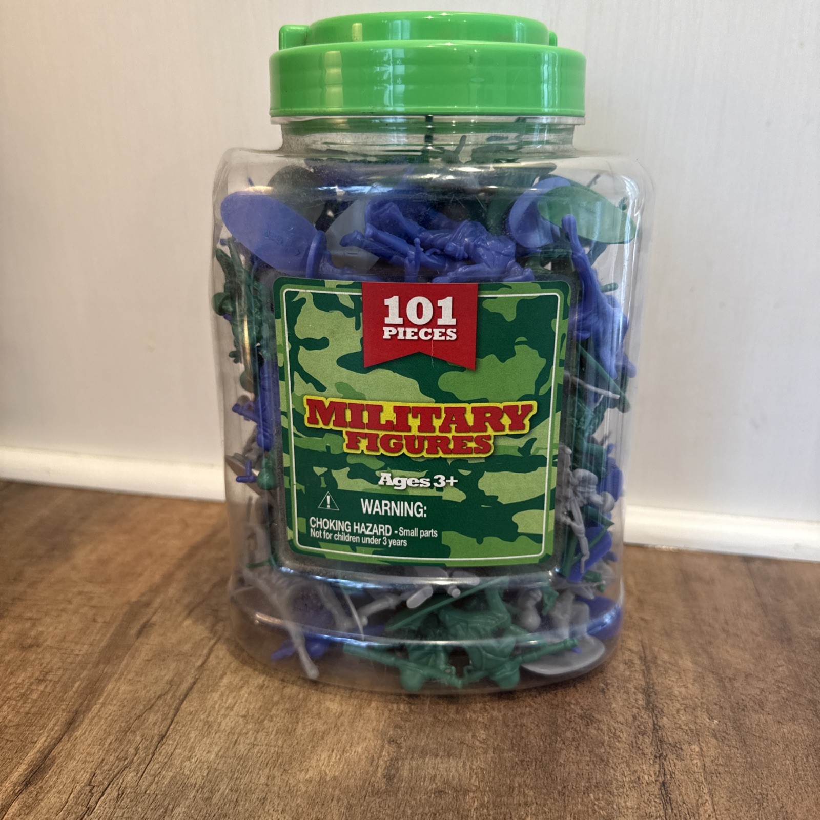 Army Men 101 pieces + 26 Extra WWII Military Figures Green/Gray/ Purple Plastic