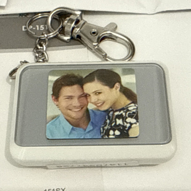 COBY 1.5" DP-151 Digital Photo Album Keychain Holds 60 Pictures USB NEW