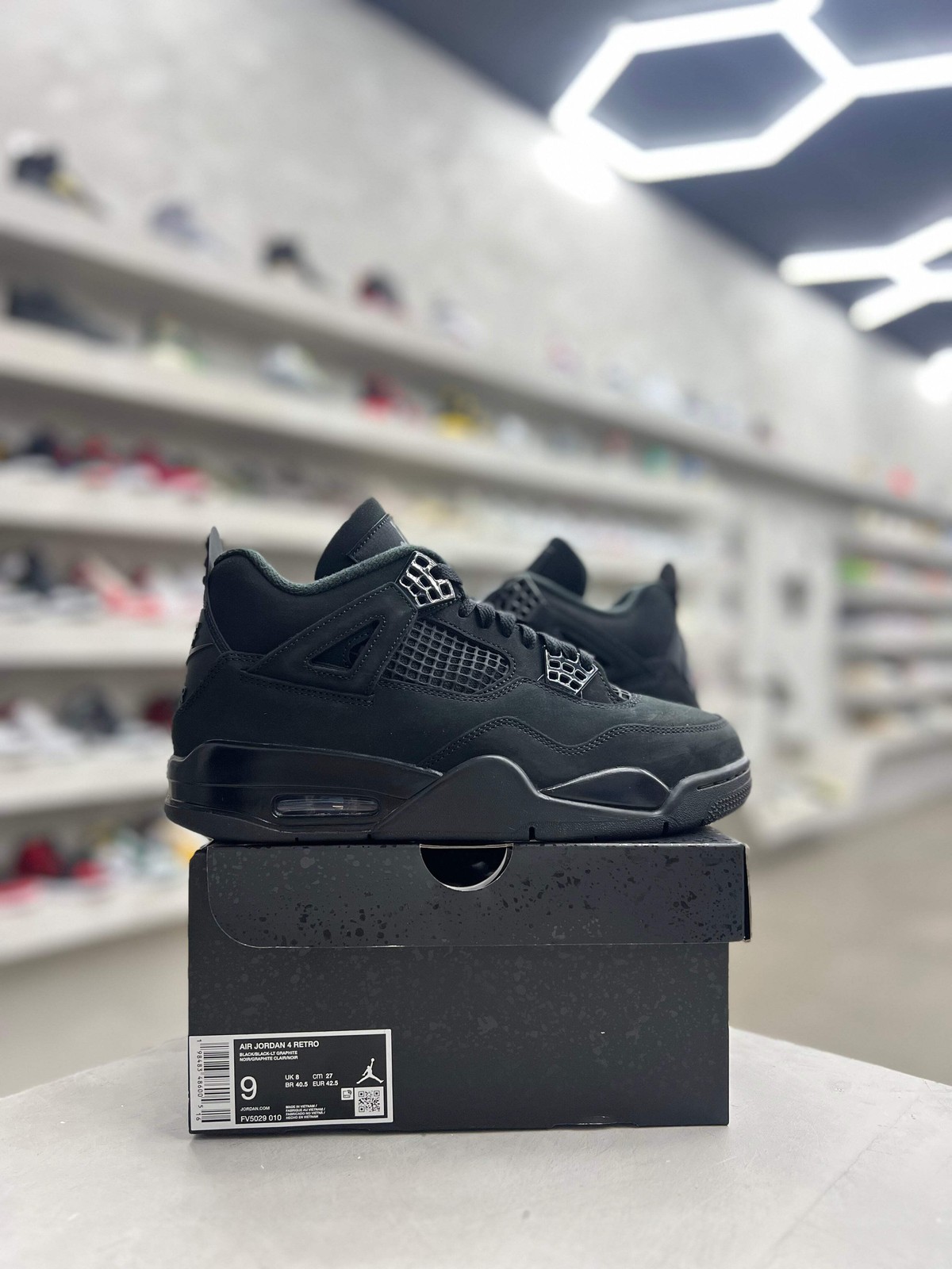 Jordan 4 Retro Black Cat Sz 9 (PREOWNED)