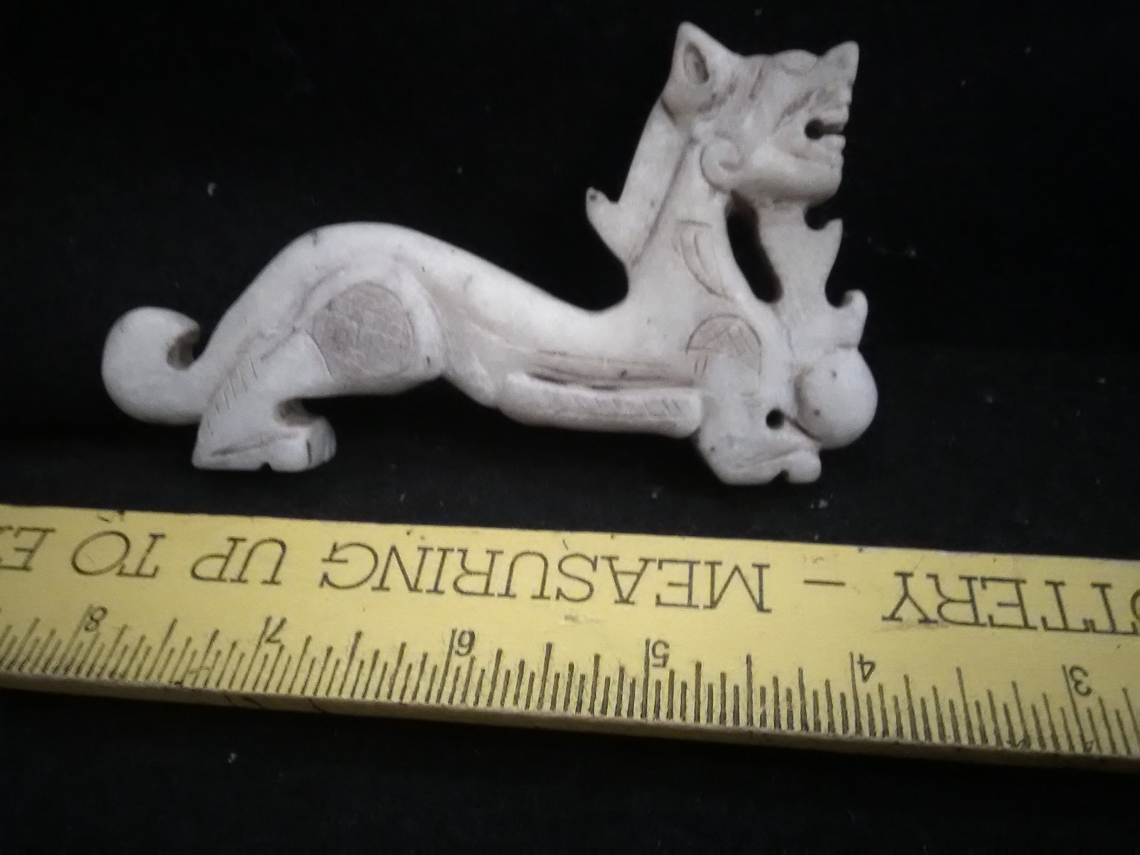 Ancient Chinese Zhou Dynasty Jade Dragon 1000-400 bc