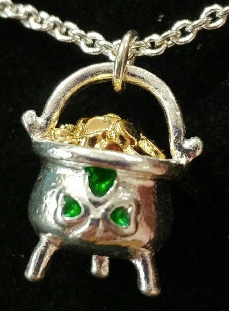 Avon St. Patrick’s Day pendant necklace part of gold