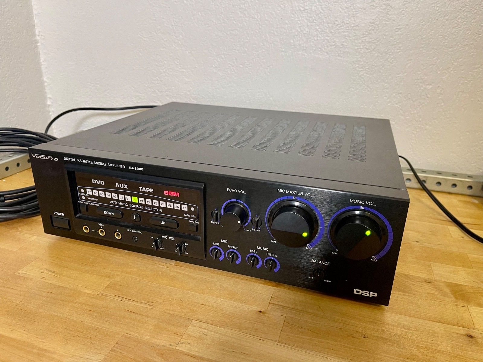 VocoPro DA-8900 PRO  Karaoke DJ Mixer 690W Power Amp DSP 4 Inputs Reverb Echo