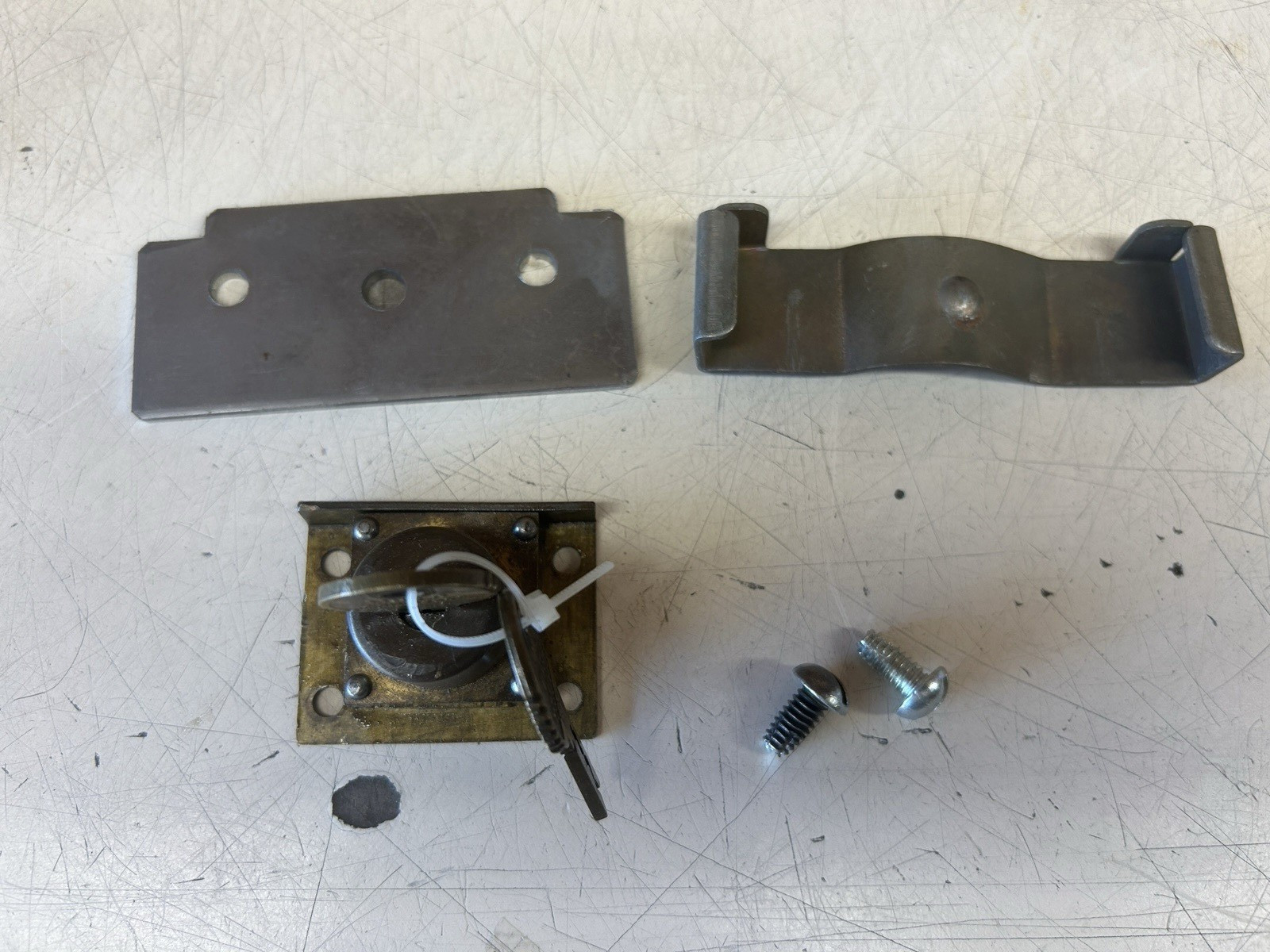 MILLS SLOT MACHINE  BACK DOOR LOCK WITH 2 ORIGINAL KEYS, PLATE AND ANTI THEFT