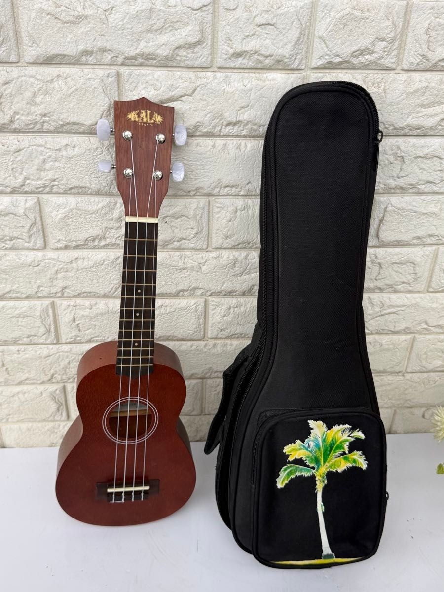 [Price negotiable] KALA BRAND ukulele soprano with palm tree case