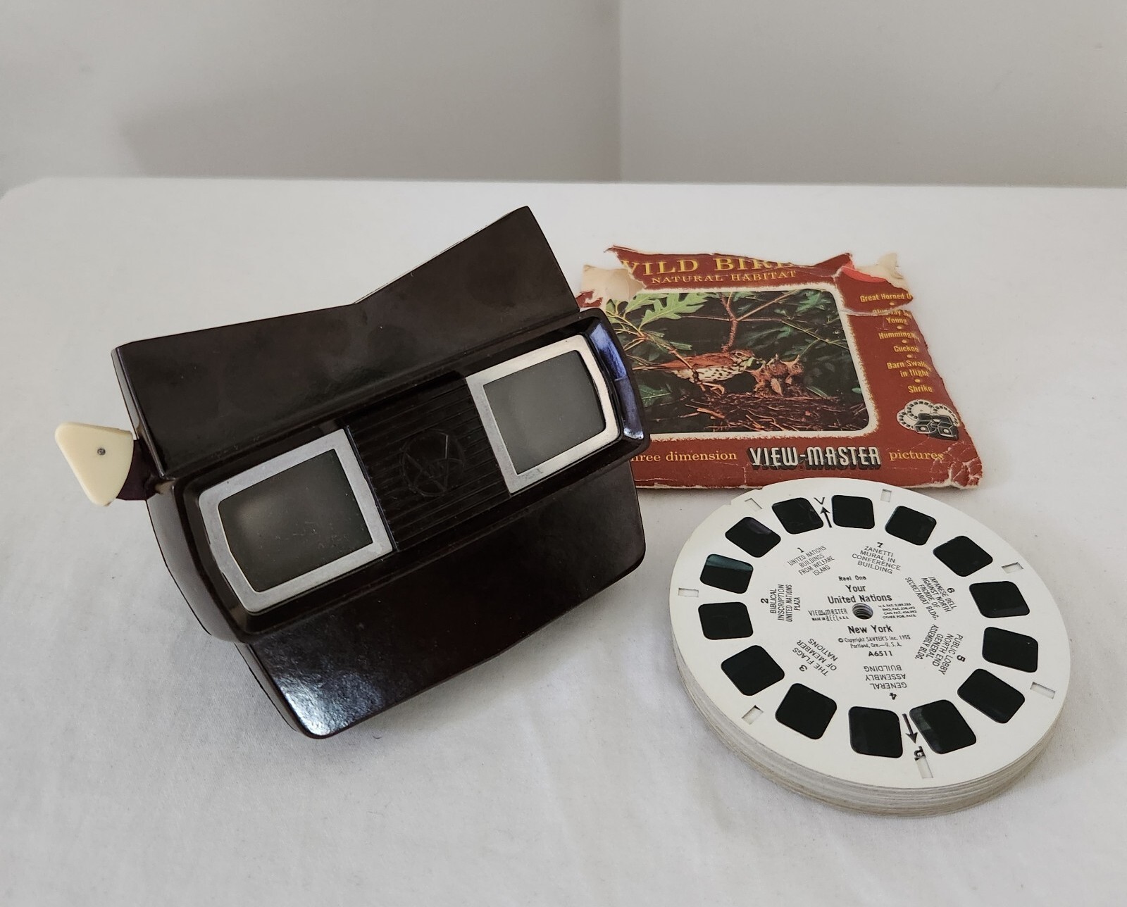 Bakelite Brown View-Master with Reels Wild Birds NY World's Fair Cinderella More