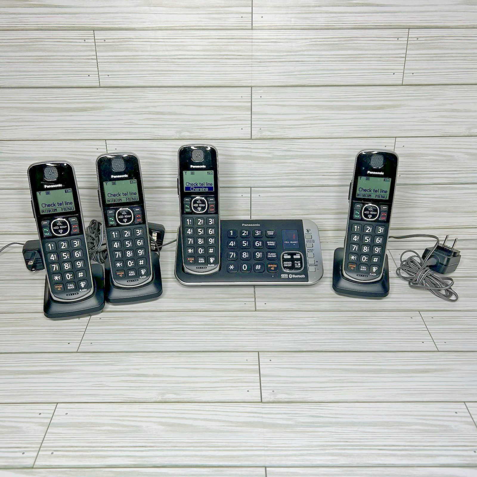 Panasonic KX-TGE670 HD Link2Cell Cordless Phone w/Answering Machine 4 Handsets