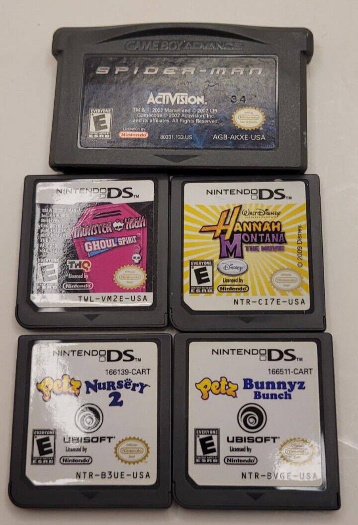 4 NINTENDO DS GAMES & 1 GAMEBOY ADVANCED -SPIDERMAN, GHOULS, HANNA MONTANA, PETZ