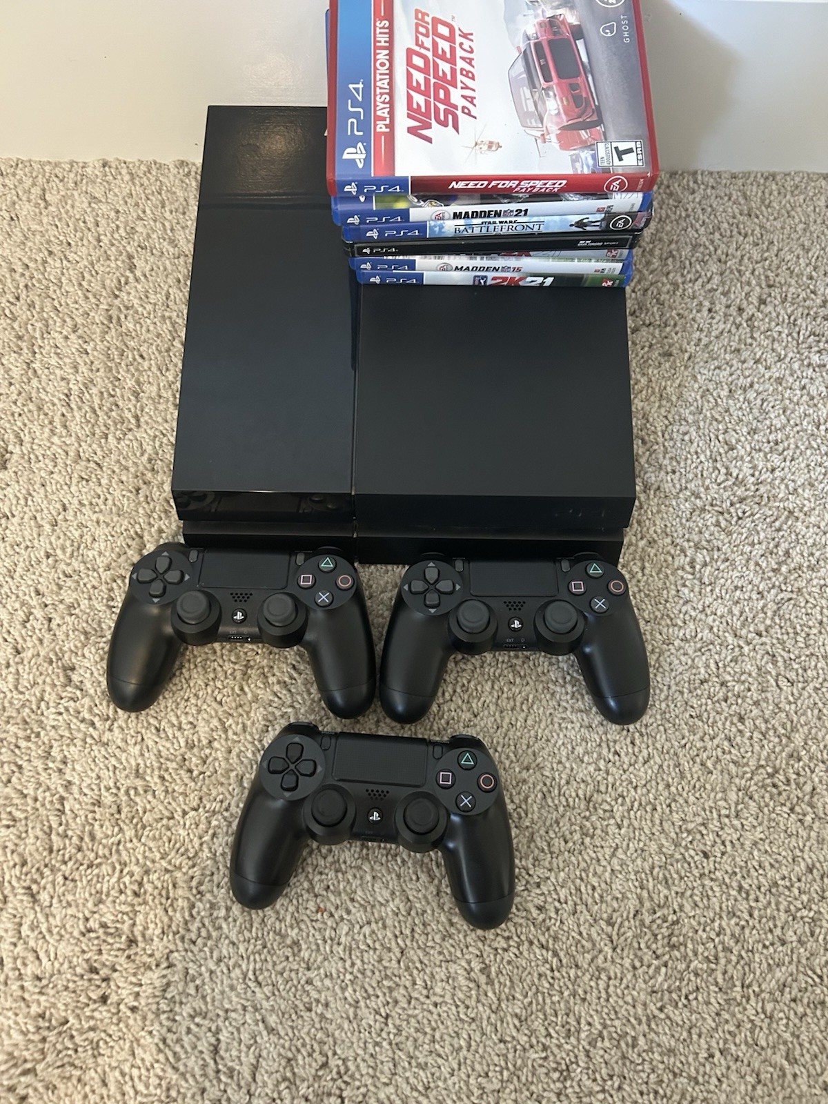 Sony PlayStation 4 Console Wireless with 3 Controllers & 7  Games 