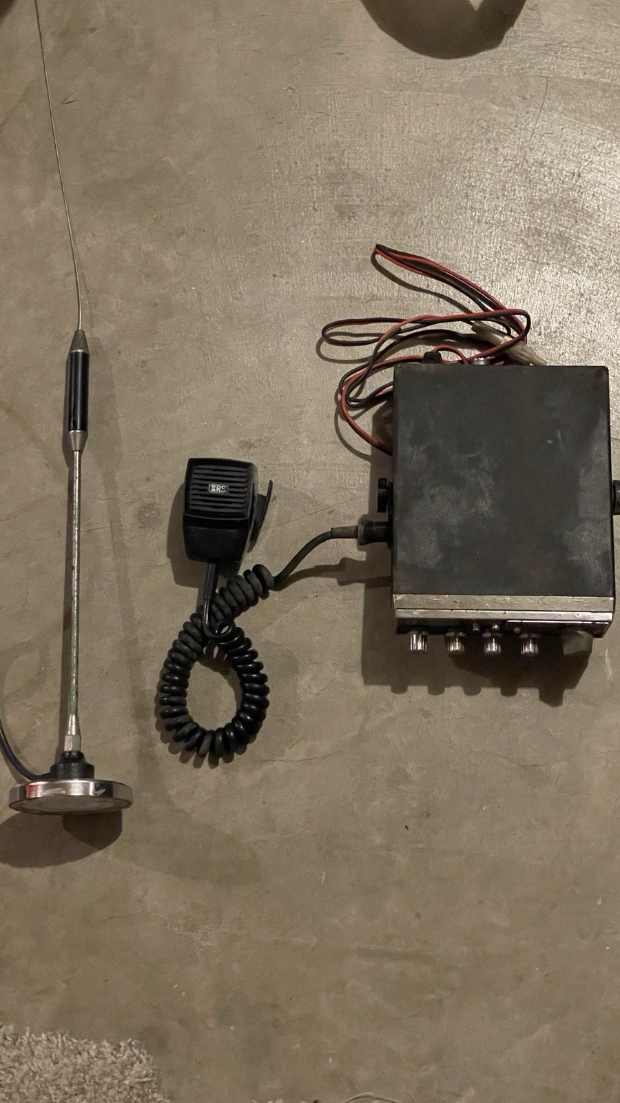 Vintage Realistic TRC-473 (21-1537) Channel CB Radio w/Microphone AS IS