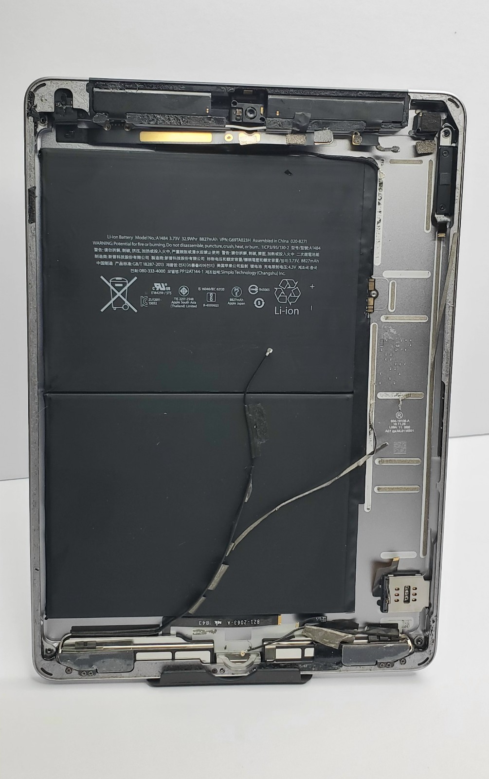 iPad 6th Gen 32GB WIFI + LTE A1954 Housing with small parts and battery GRAY