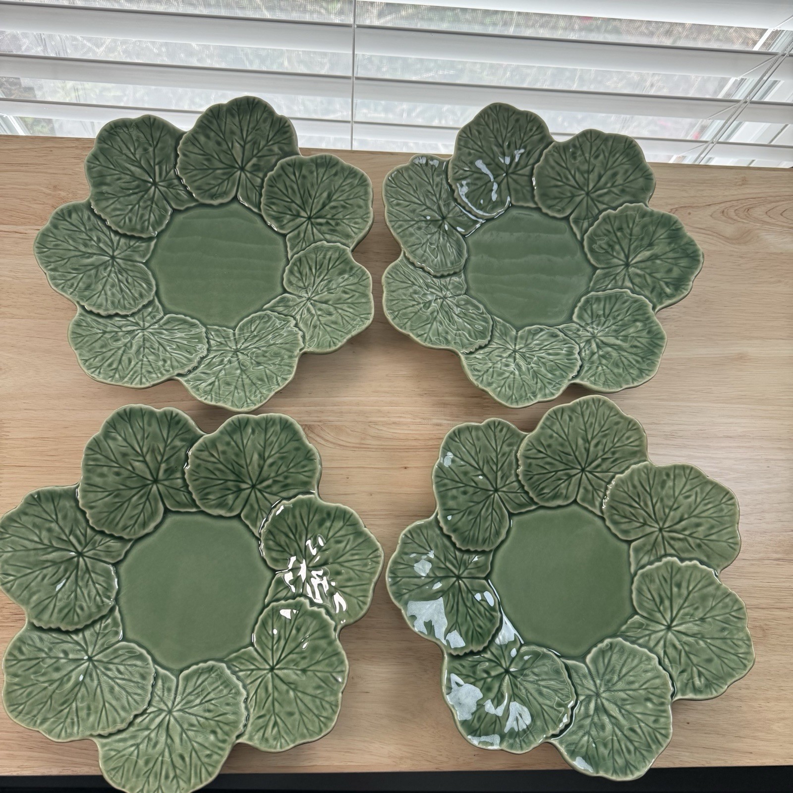 VTG GREEN MAJOLICA POTTERY EMBOSSED GRAPE CABBAGE LEAF 9” PLATE DISH Geranium