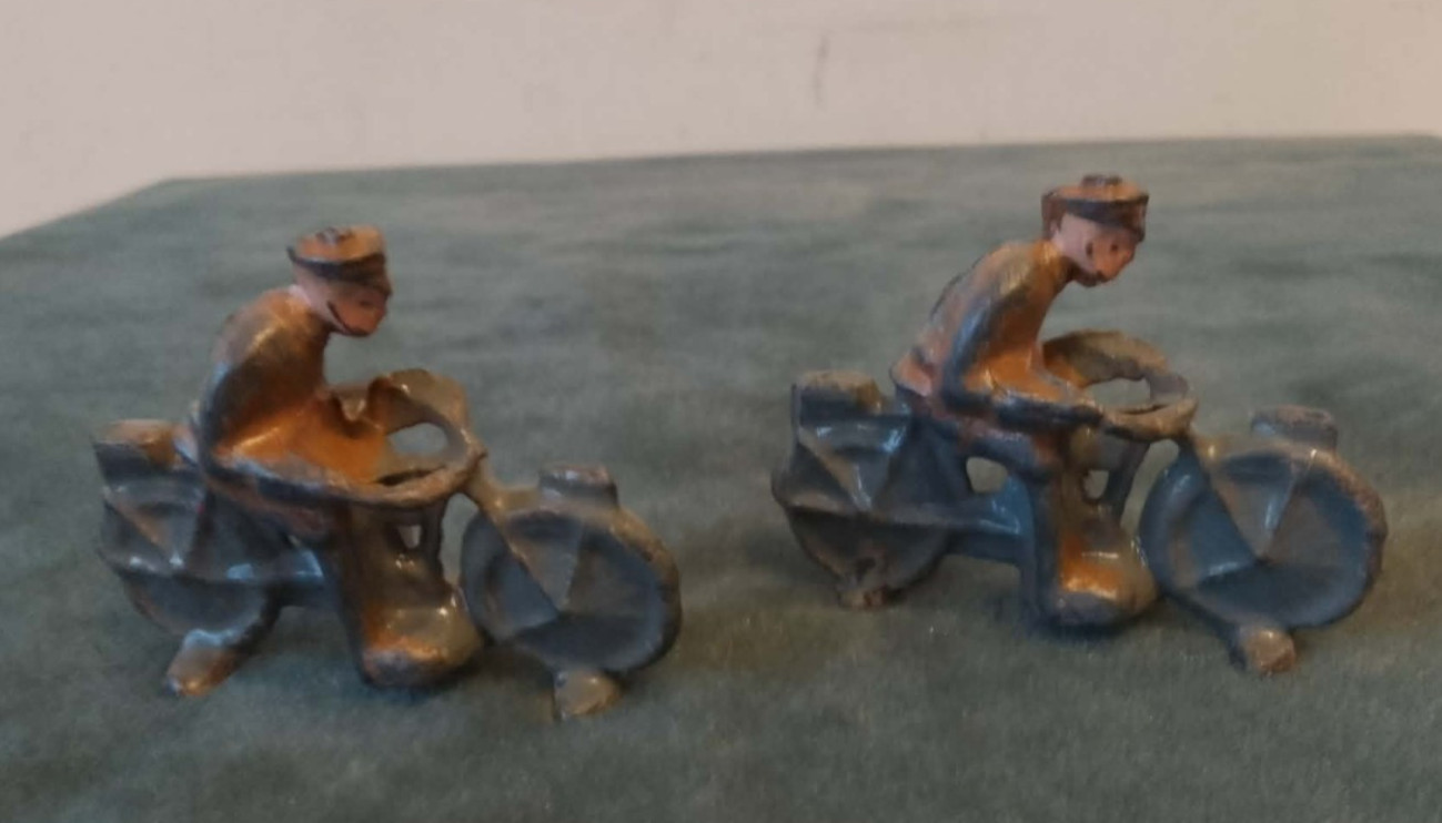 ORIGINAL VINTAGE MODEL / TOY LEAD MOTORCYCLES WW1 MILTARY SIMILAR TO BRITAINS