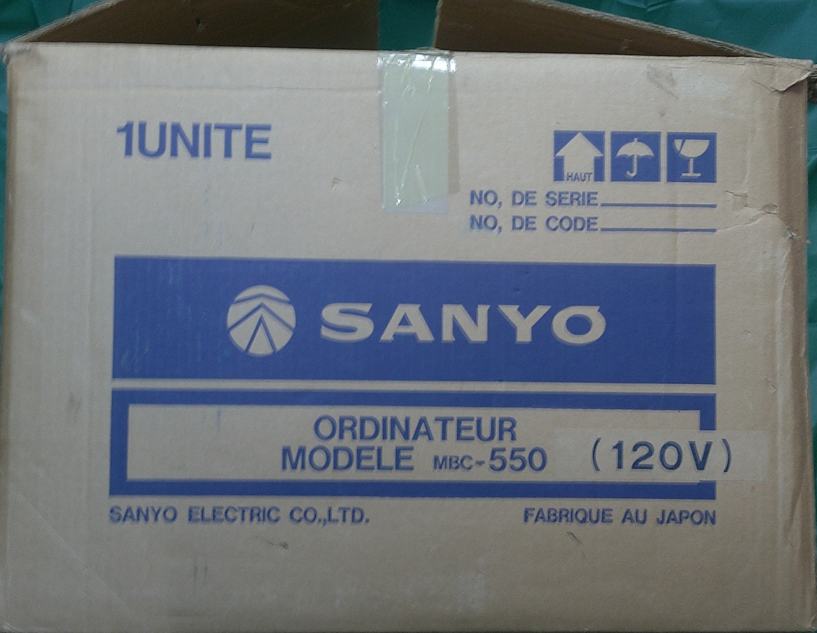 Sanyo MBC-550 Vintage Personal Computer open box