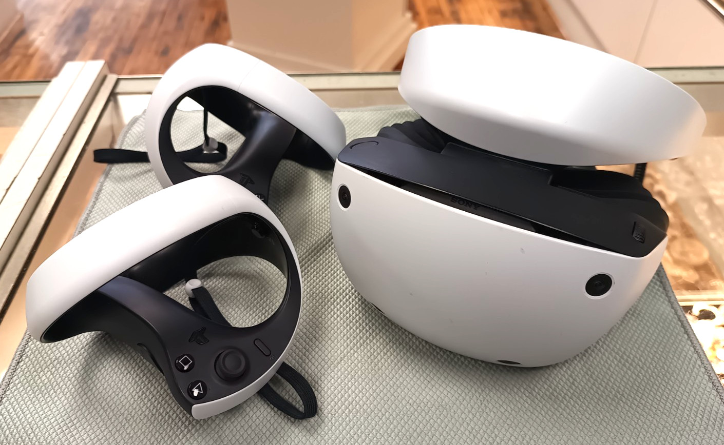 Sony Playstation VR Virtual Reality VR2 Headset White/Black CFI-ZVR1