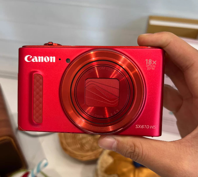 Canon PowerShot SX610 HS Digital Camera 20.2 MP 18x Optical Zoom Built-in Wi-Fi