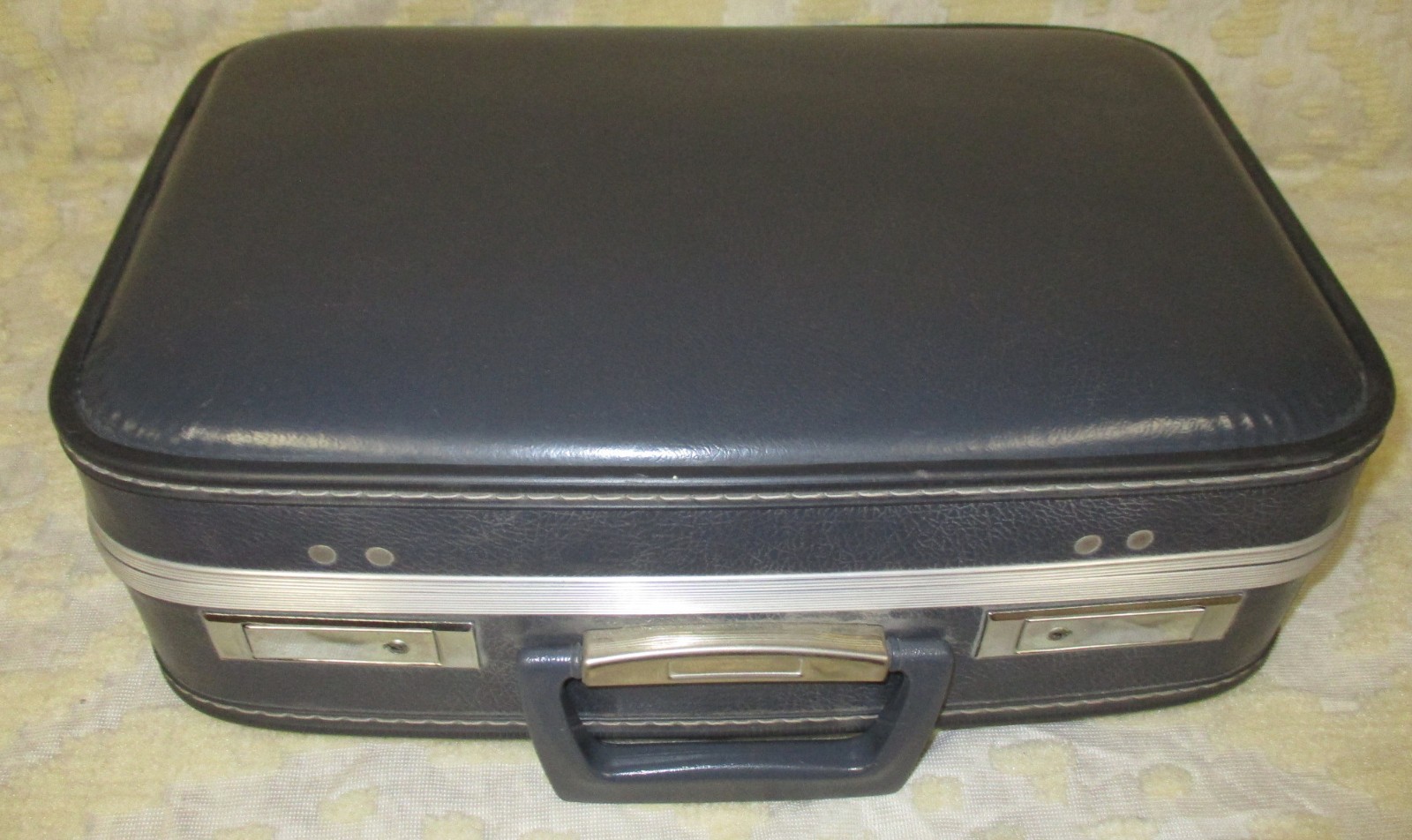 VTG carry-on train case overnight luggage suitcase grey hard-sided double-latch
