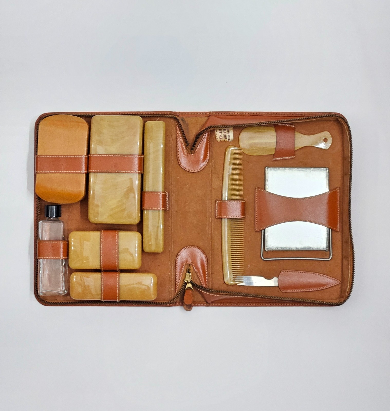 Vintage Men’s Leather Travel Toiletry Grooming Kit  Zippered Case