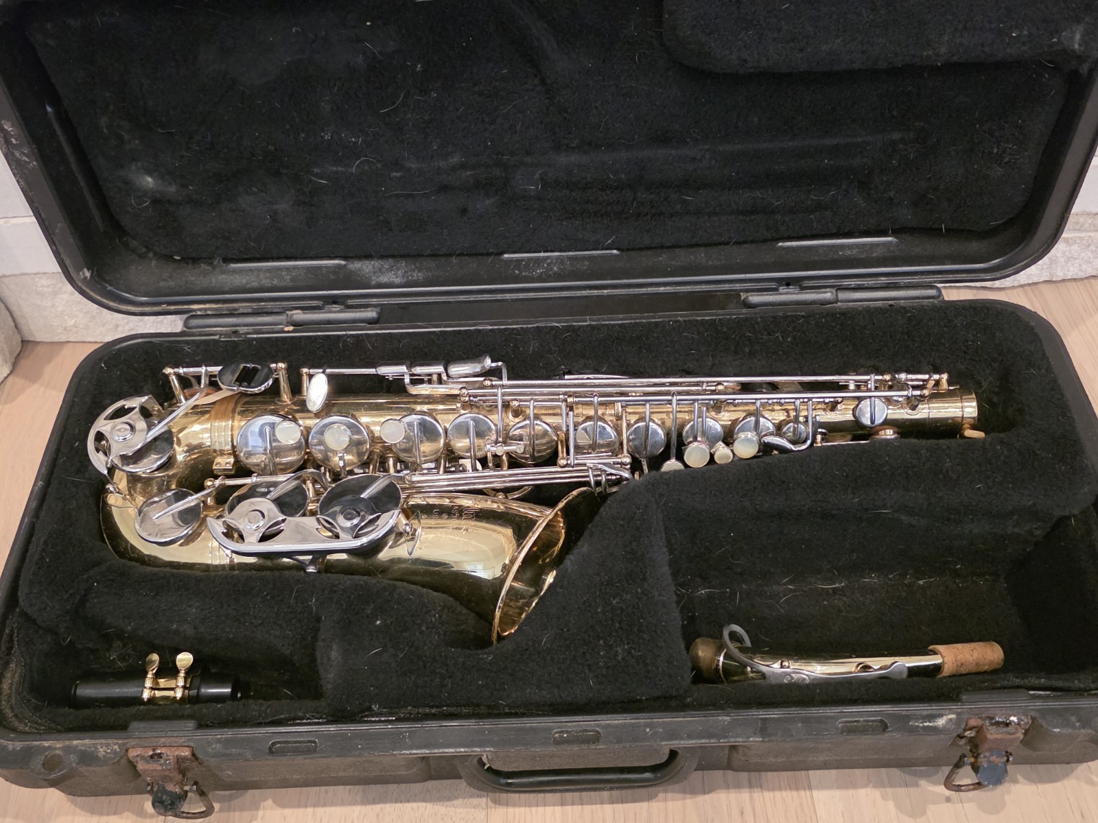 Selmer AS300 Alto Saxophone with Hard Case USA