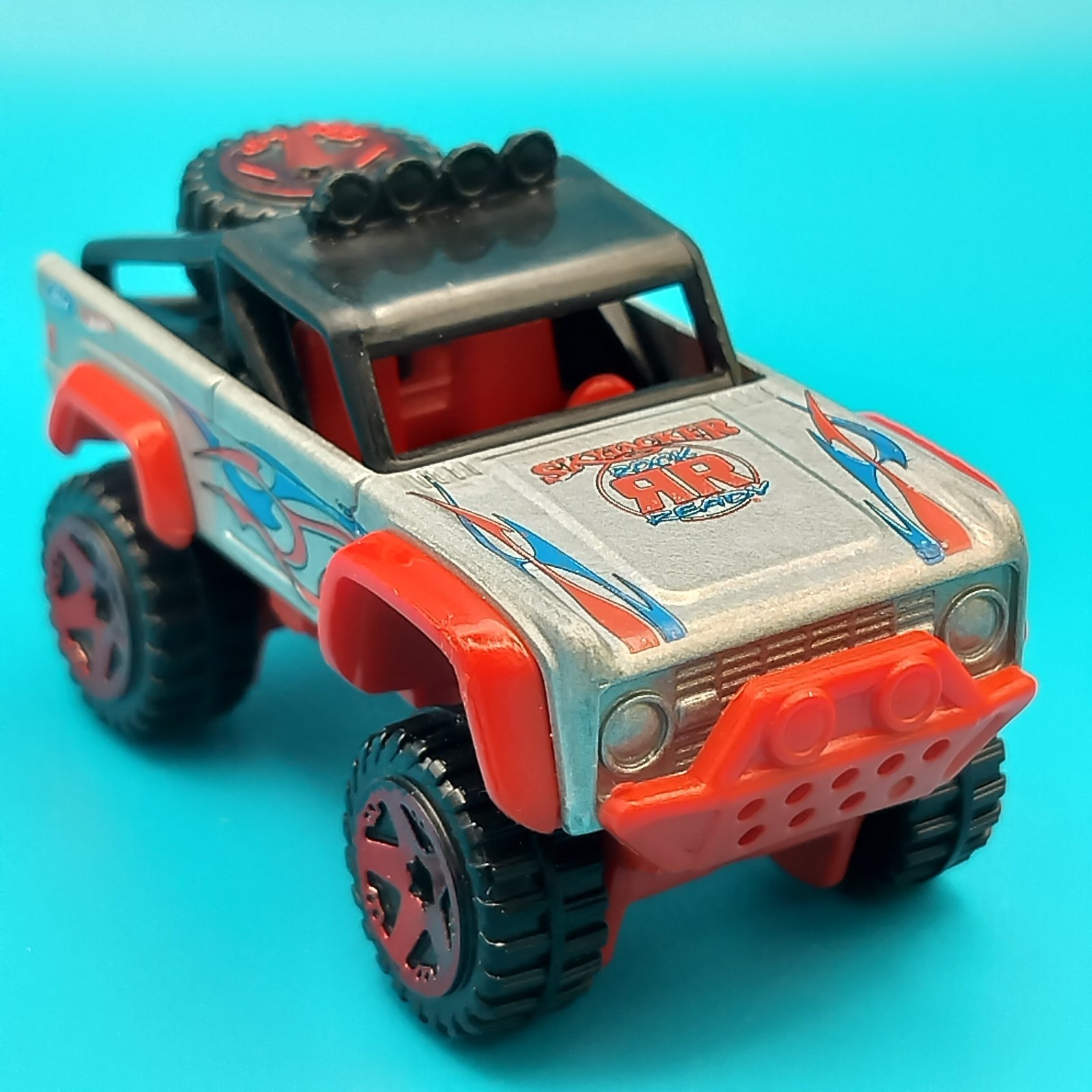 Hot Wheels Custom Ford Bronco 2017 Diecast Truck Silver Red Off-Road Collectible