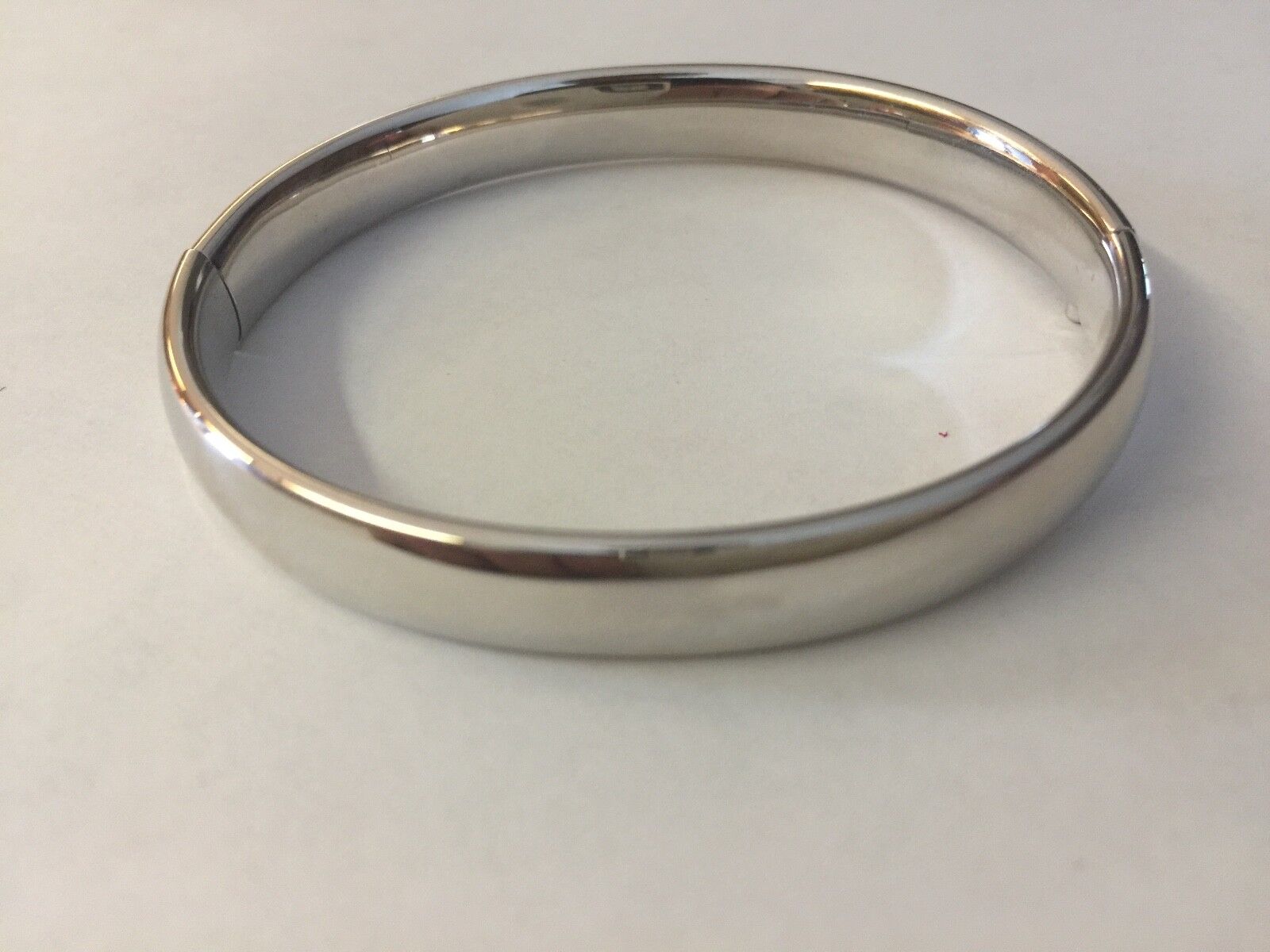 Vintage Monet Sivertone Bangle Clasp Bracelet 7"