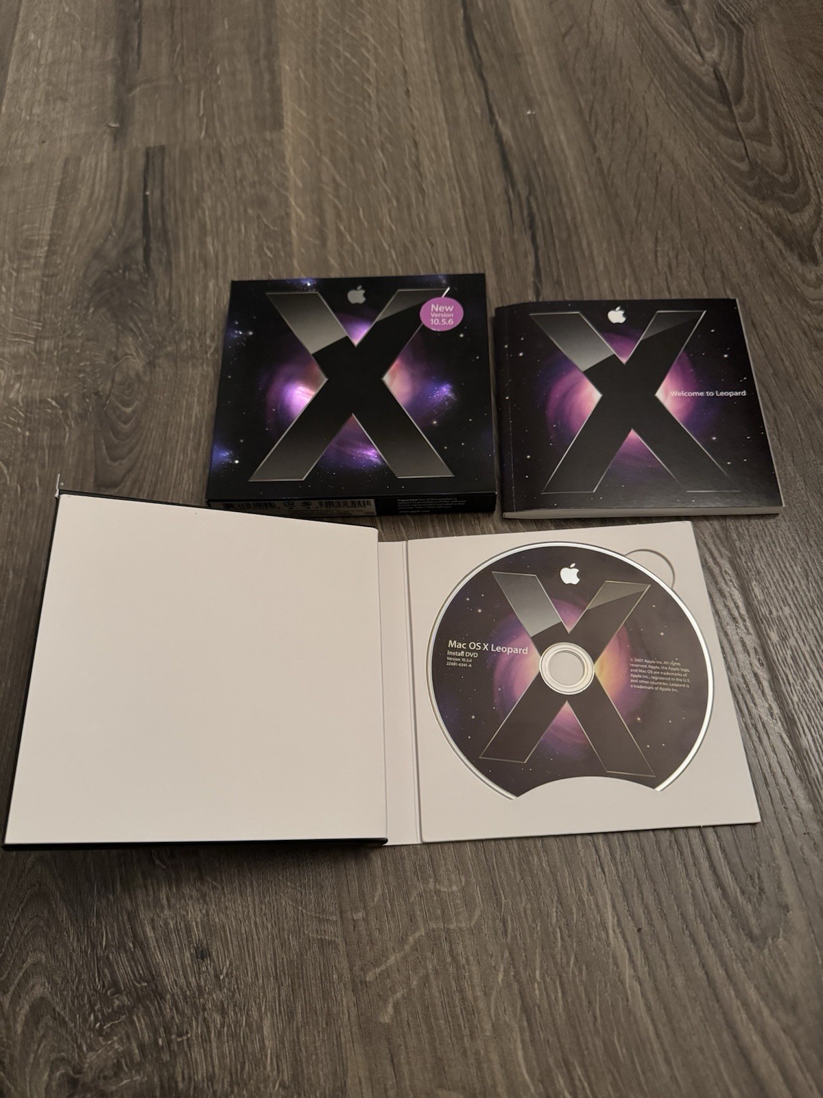 Apple Mac OS X Version 10.5.6 MC094Z/A Leopard Retail MAC OS X With Manual