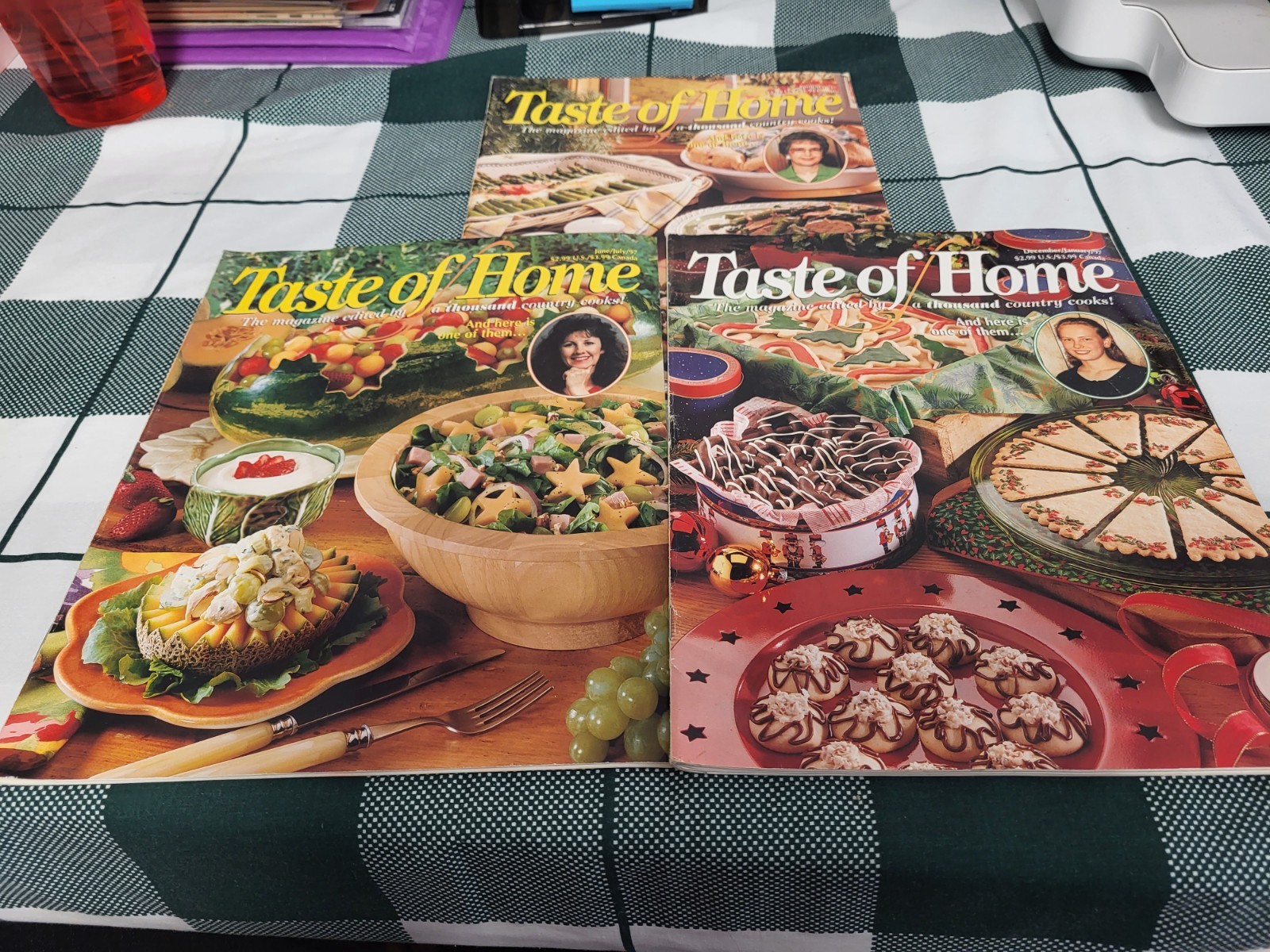 TASTE OF HOME MAGAZINES VINTAGE LOT OF (3) lots Of Recipes.
